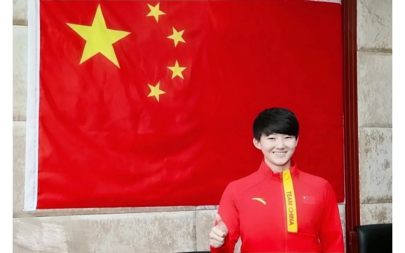 來了，世界冠軍宮乃瑩！